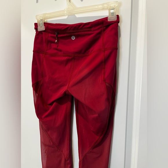 Lululemon Cropped Athletic Leggings Size 4 - Picture 3 of 6